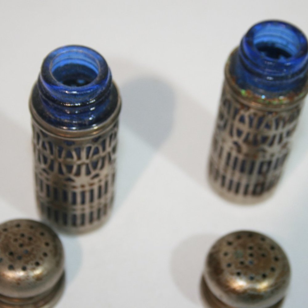 VINTAGE COBALT GLASS/SILVER Saltn Pepper Shakers